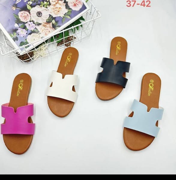 New Summer Fairy Style Low Heel Sandals For Women, Summer Fashion, Hollow Out, Wear Resistant, Anti Slip, High End Feeling, Beach Coolers For Women (below price is for 50 pairs )Goods in Tanzania