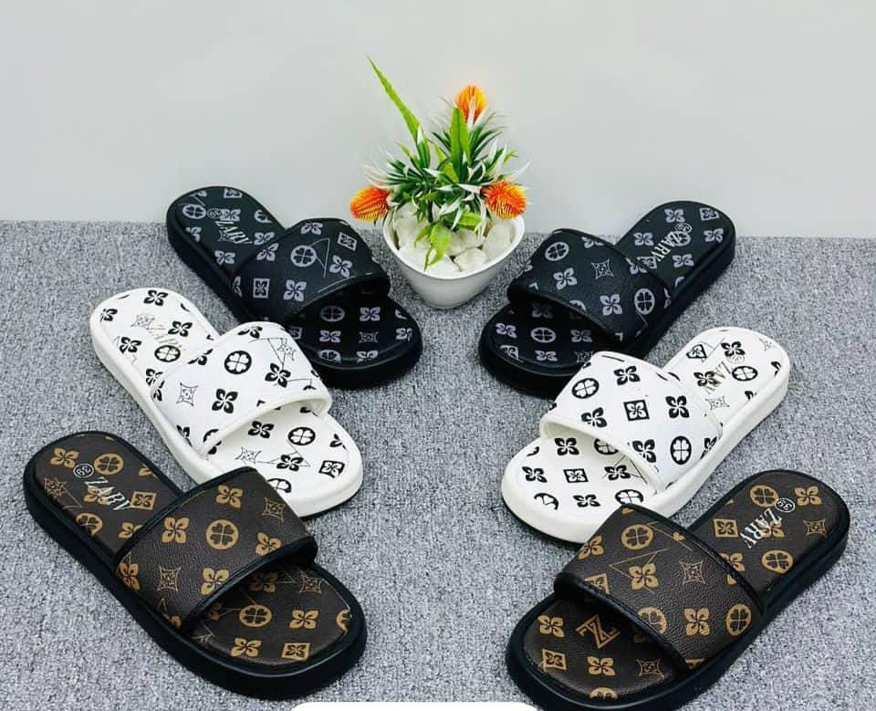 Flat Sandals Ladies Casual Open Toe Summer Shoes Flip-flops Outdoor Pvc Footwear Fancy Slides Slippers for Women from size 36 to 41 (below price is for 25 pairs ) Goods in Tanzania