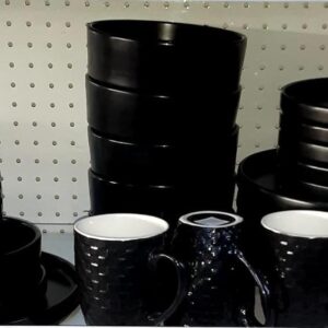 A 24 pc set Black and white dinner seta(already in kenya)