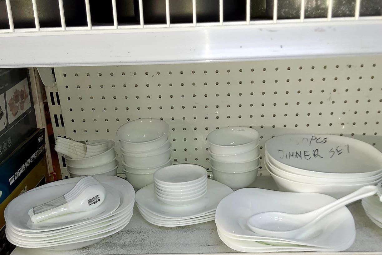 50 pcs plain white dinner set (Goods in kenya)