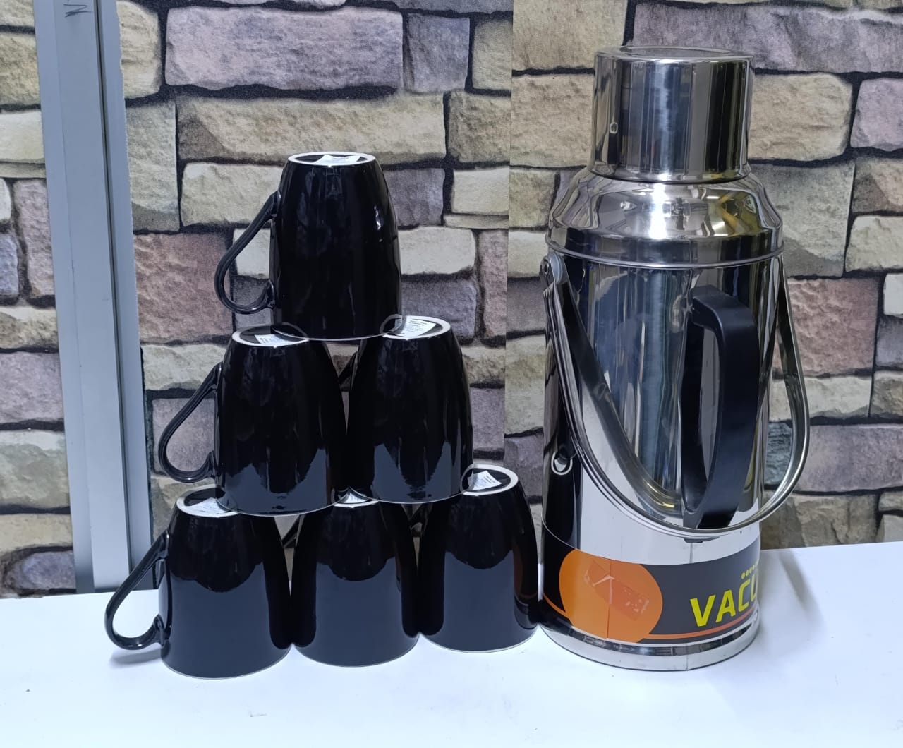 Tea set 6pcs mug+ 3.2L breakable flask (goods in kenya)
