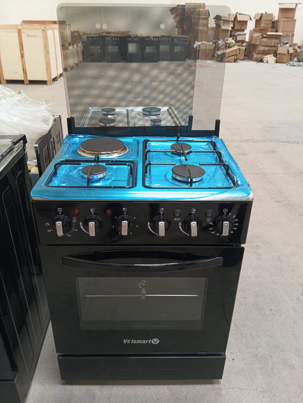 50*55 Volsmart cooker 3 Gas + 1 Electric standing cooker(goods in kenya)