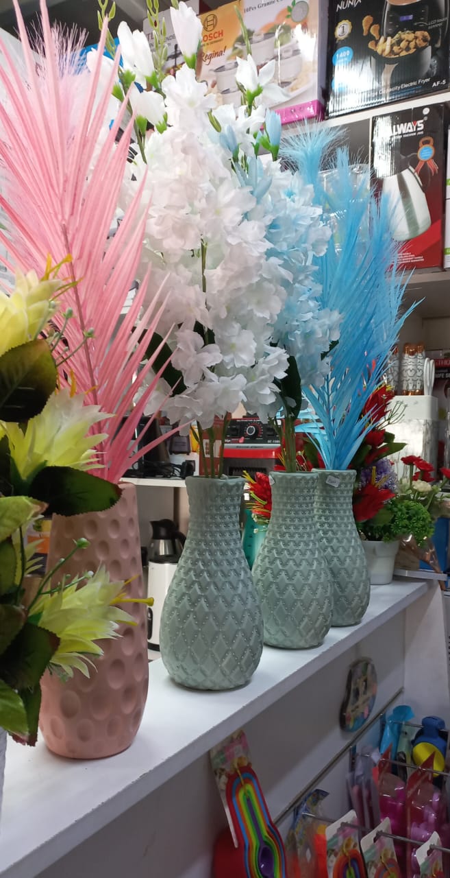 Pinneaple & long orchid decor plants
