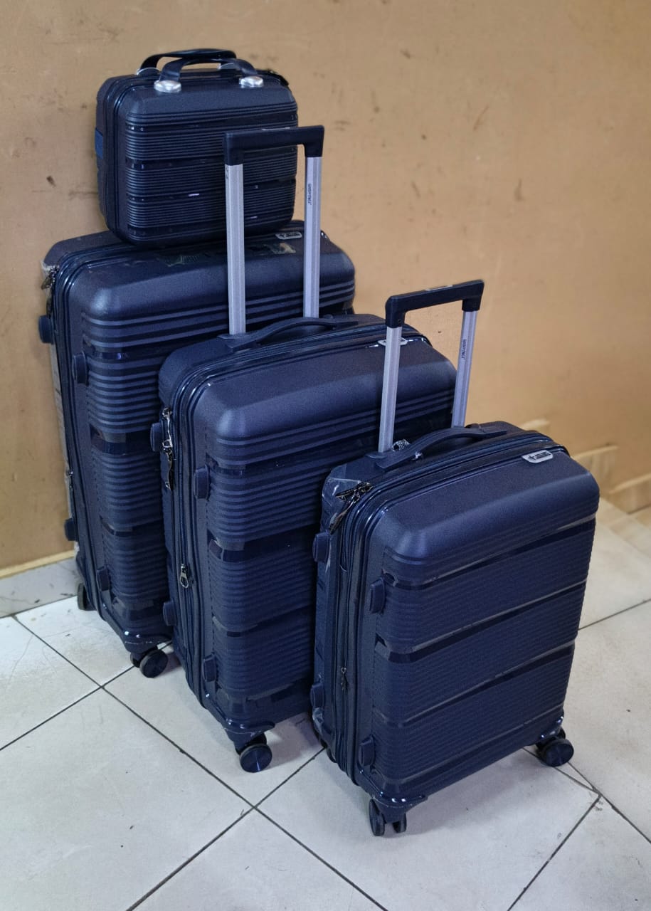 4 in 1 Luxurious unbreakable Suitcase(goods in kenya)