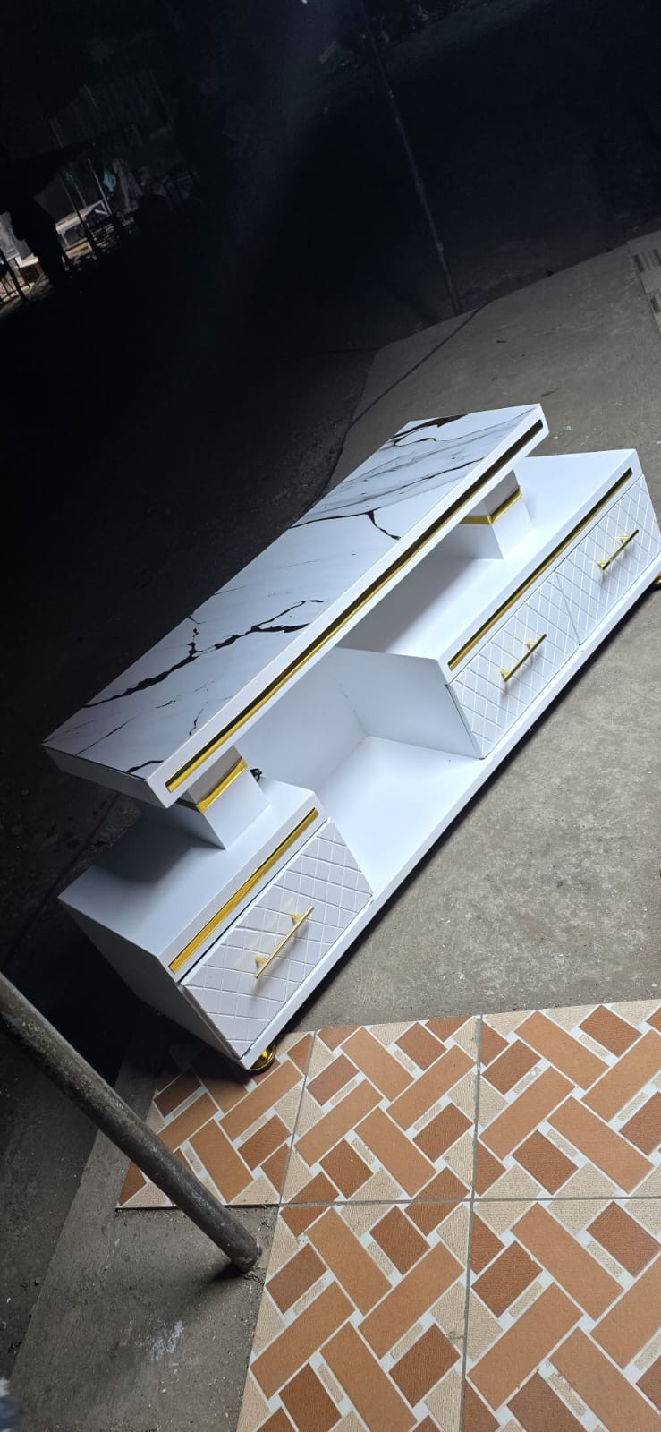 WHITE and gold with marble top 5fts length